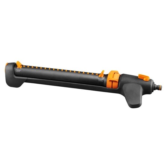 Aspersor oscilant On/Off Fiskars, acoperire 150 - 500 mp, buton on/off cu reglare debit, zona de irigare dreptunghiulara
