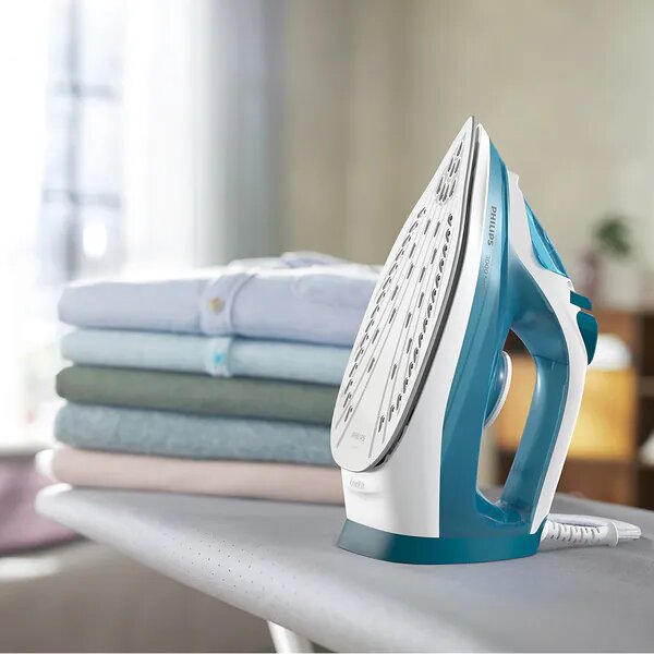 Fier de calcat Philips DST3011/20 seria 3000, 2100W, talpa ceramica, abur 30 g/min, jet de abur 140 g, capacitate rezervor 300ml, glisor anticalcar, sistem anti picurare, Alb/ albastru