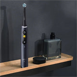 Periuta de dinti electrica Oral-B iO8 cu Tehnologie Magnetica si Micro-Vibratii, Inteligenta artificiala, Display led interactiv, Senzor de presiune Smart, Timer vizibil, 6 moduri, 1 capat, Suport rezerve, Incarcator magnetic, Trusa de calatorie, Negru