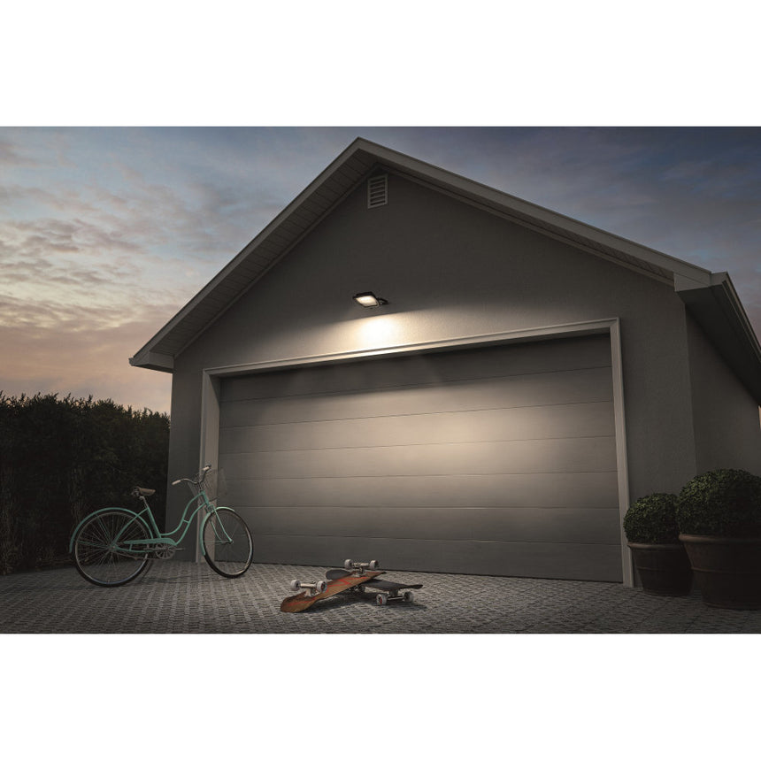 Proiector LED cu senzor miscare/lumina Ledvance Endura, 20W, 1700 lm, lumina neutra (4000K), IP44, clasa energetica F